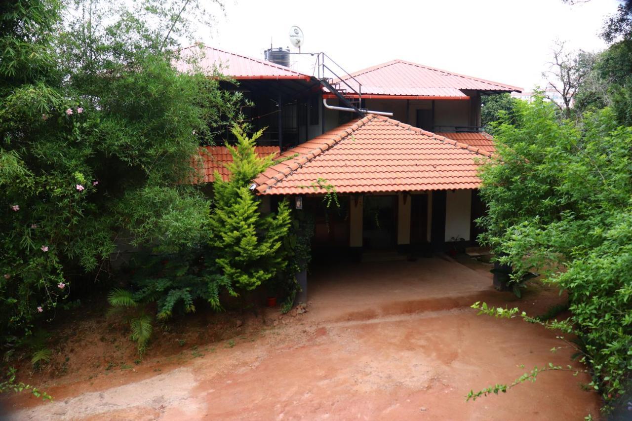 Coorg Nature Breeze Home Stay มาดิเครี ภายนอก รูปภาพ