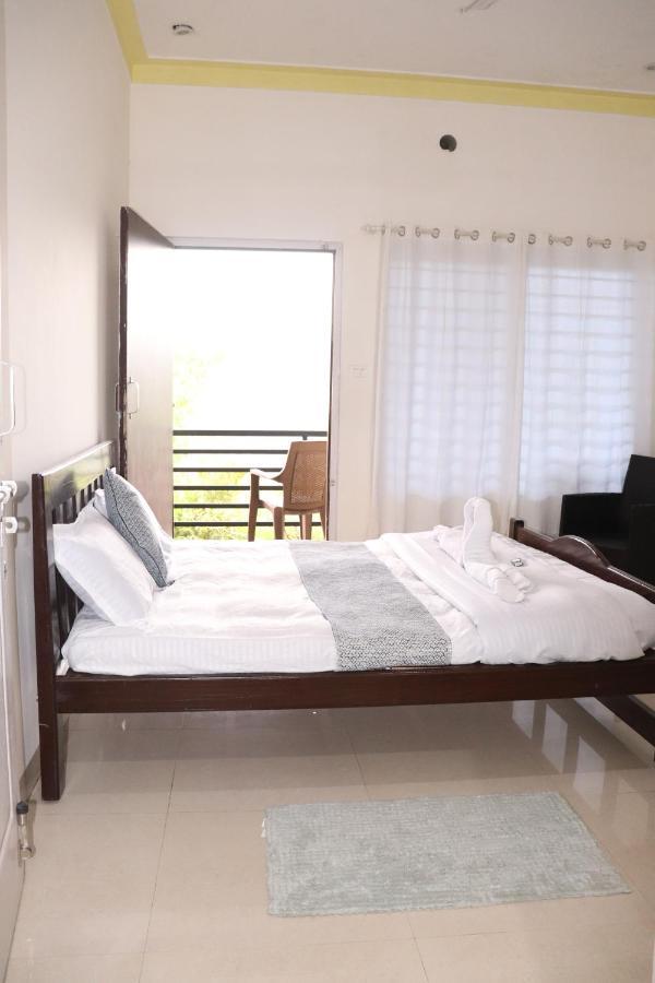 Coorg Nature Breeze Home Stay มาดิเครี ภายนอก รูปภาพ