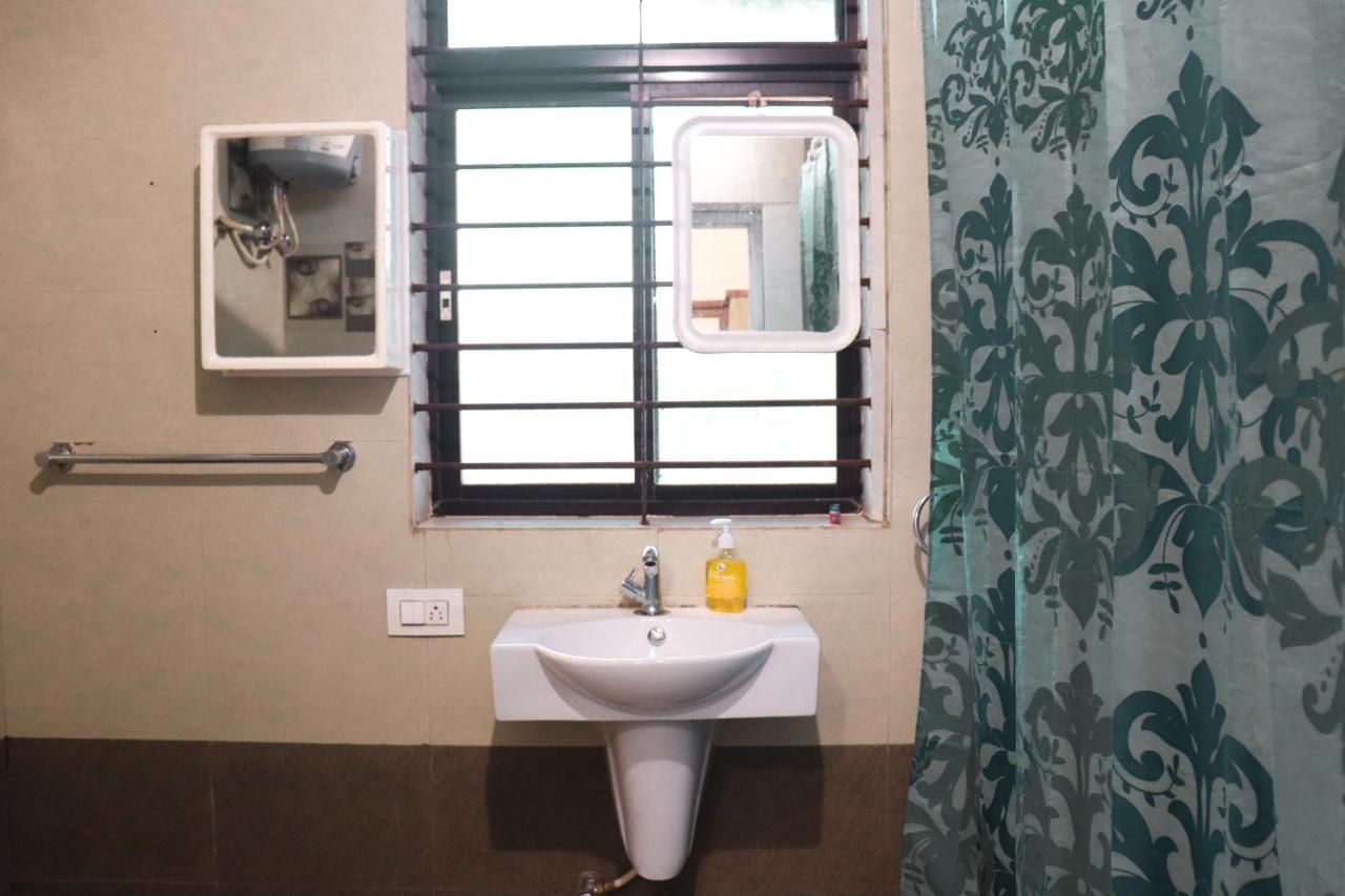 Coorg Nature Breeze Home Stay มาดิเครี ภายนอก รูปภาพ