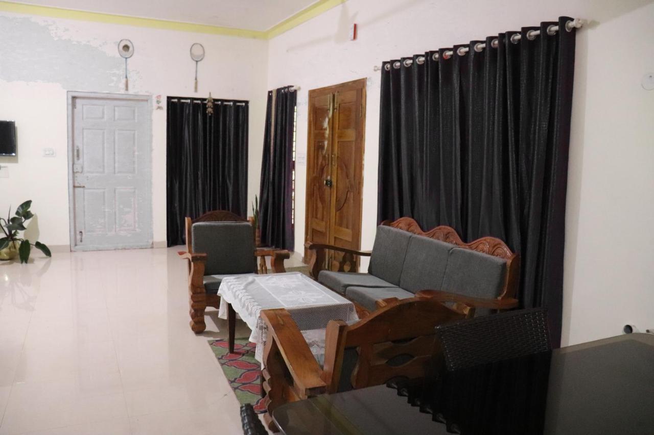 Coorg Nature Breeze Home Stay มาดิเครี ภายนอก รูปภาพ
