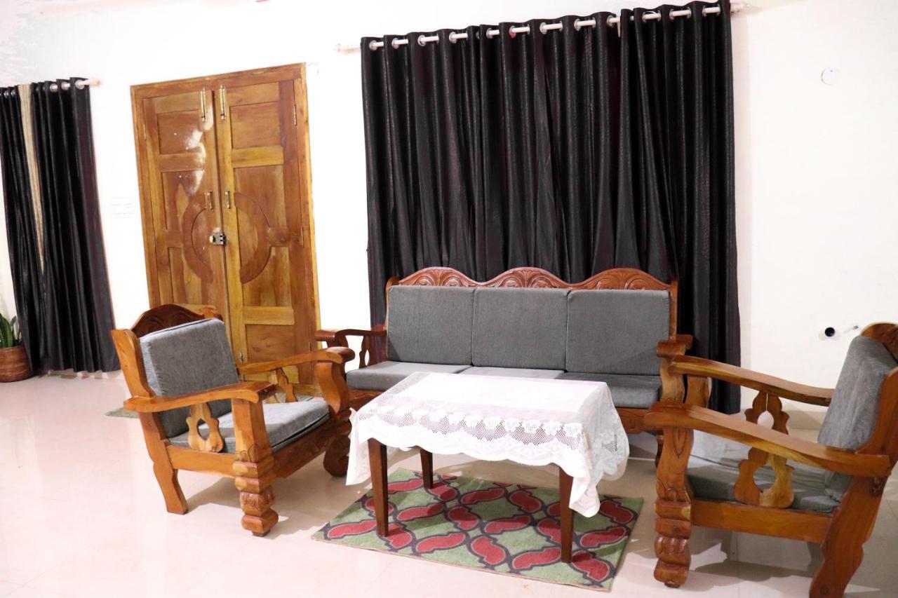 Coorg Nature Breeze Home Stay มาดิเครี ภายนอก รูปภาพ