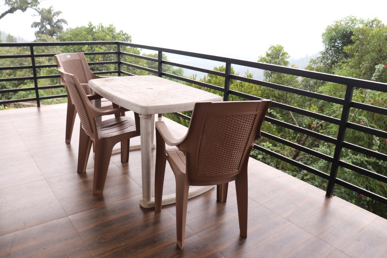 Coorg Nature Breeze Home Stay มาดิเครี ภายนอก รูปภาพ