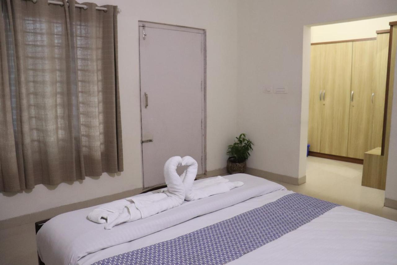Coorg Nature Breeze Home Stay มาดิเครี ภายนอก รูปภาพ