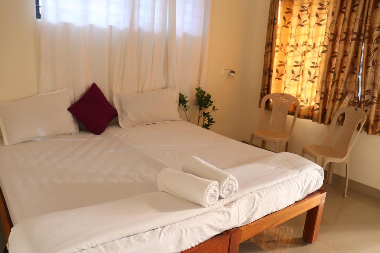 Coorg Nature Breeze Home Stay มาดิเครี ภายนอก รูปภาพ