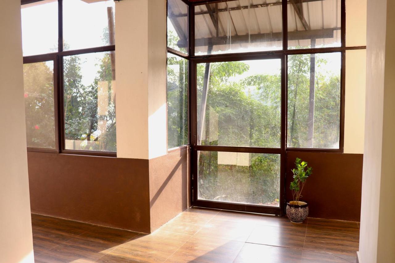 Coorg Nature Breeze Home Stay มาดิเครี ภายนอก รูปภาพ