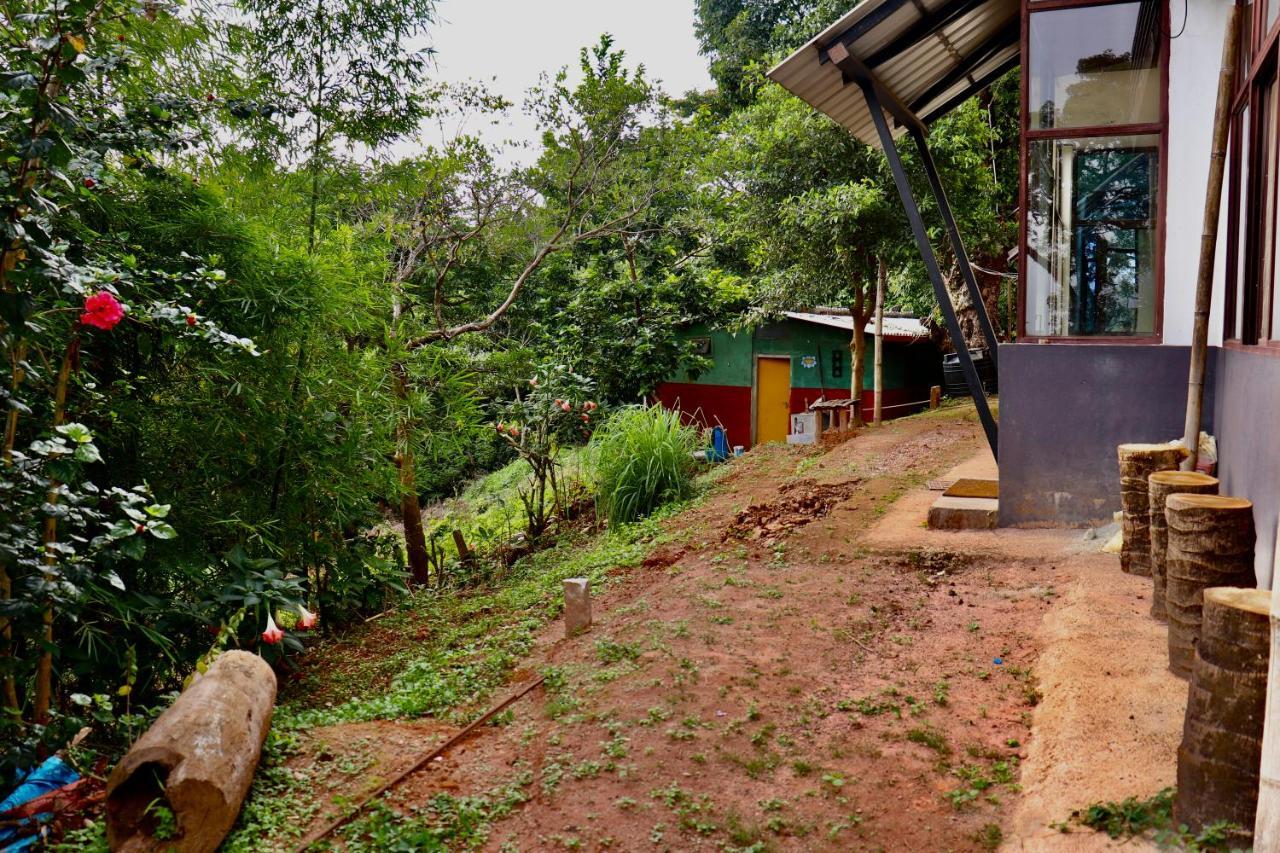 Coorg Nature Breeze Home Stay มาดิเครี ภายนอก รูปภาพ