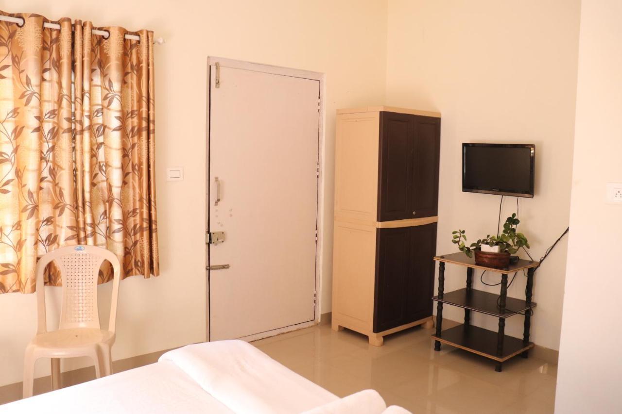 Coorg Nature Breeze Home Stay มาดิเครี ภายนอก รูปภาพ