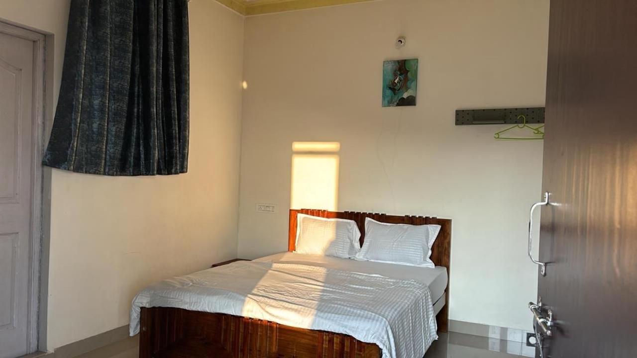 Coorg Nature Breeze Home Stay มาดิเครี ภายนอก รูปภาพ