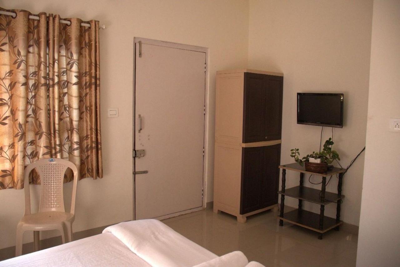 Coorg Nature Breeze Home Stay มาดิเครี ภายนอก รูปภาพ
