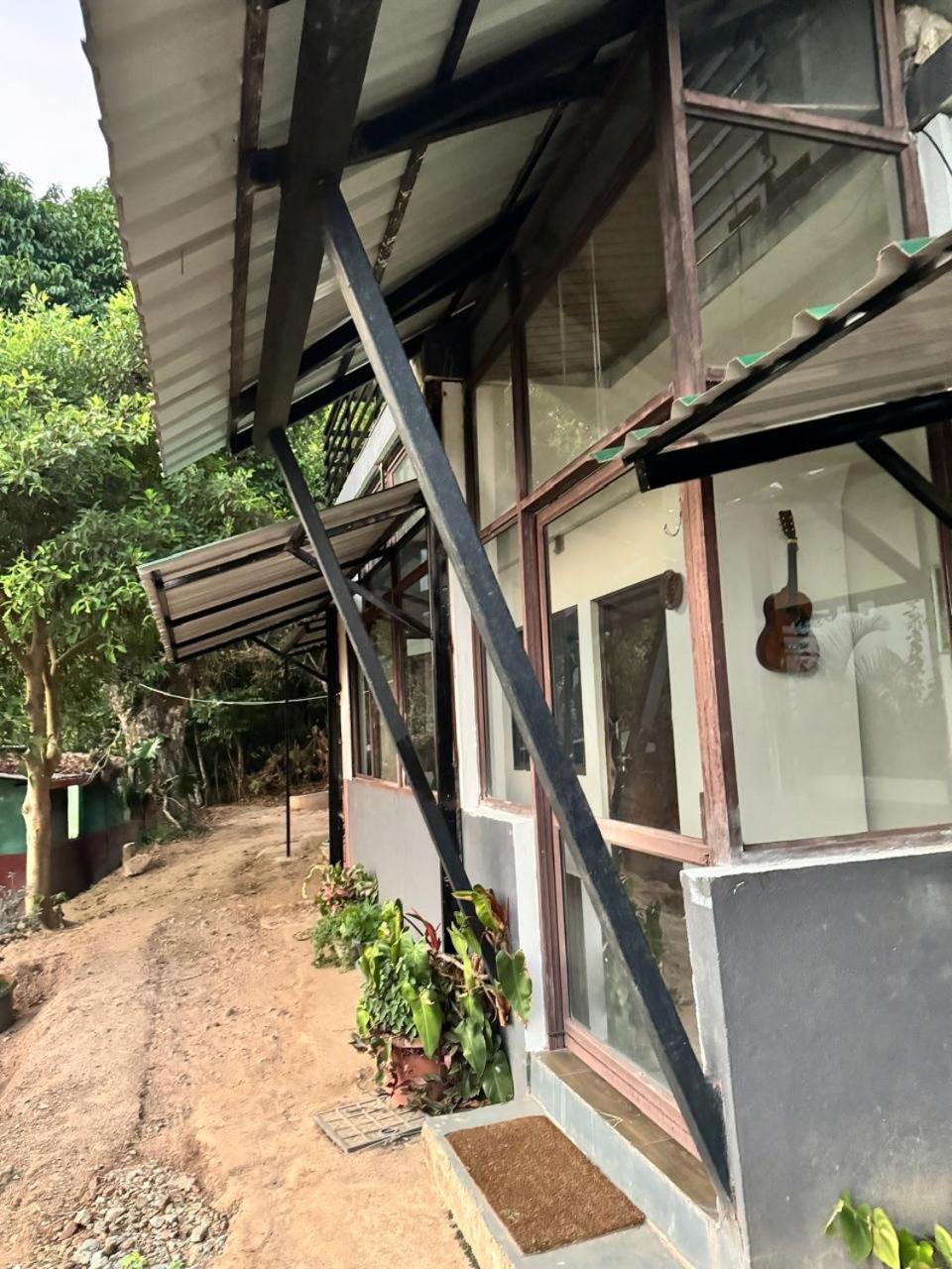 Coorg Nature Breeze Home Stay มาดิเครี ภายนอก รูปภาพ
